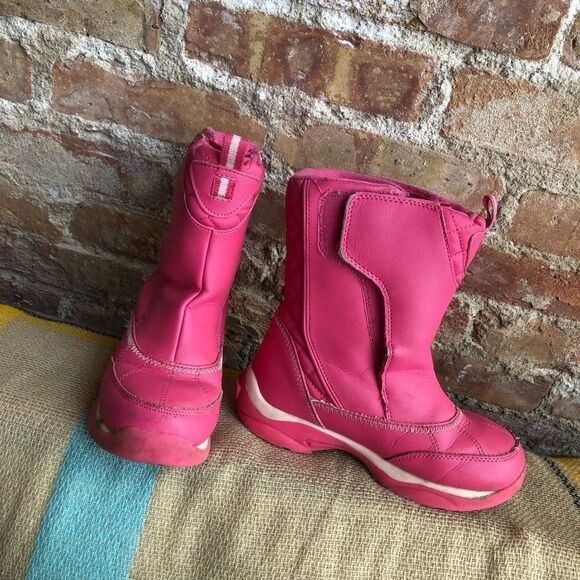 Girls Pink winter snowboots - Picture 1 of 9